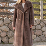 Manteau long d’hiver femme en fausse fourrure croisée