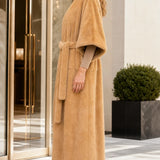Manteau long femme ceinturé en fausse fourrure, avec ouverture devant et manches larges