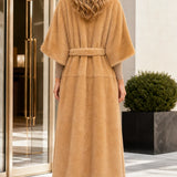 Manteau long femme ceinturé en fausse fourrure, avec ouverture devant et manches larges