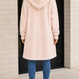 Manteau long femme à capuche en fausse peau lainée avec fermeture éclair