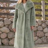 Manteau long d’hiver femme en fausse fourrure croisée