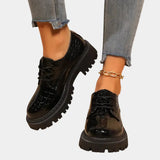 Velona | Chaussures Derby modernes en cuir verni