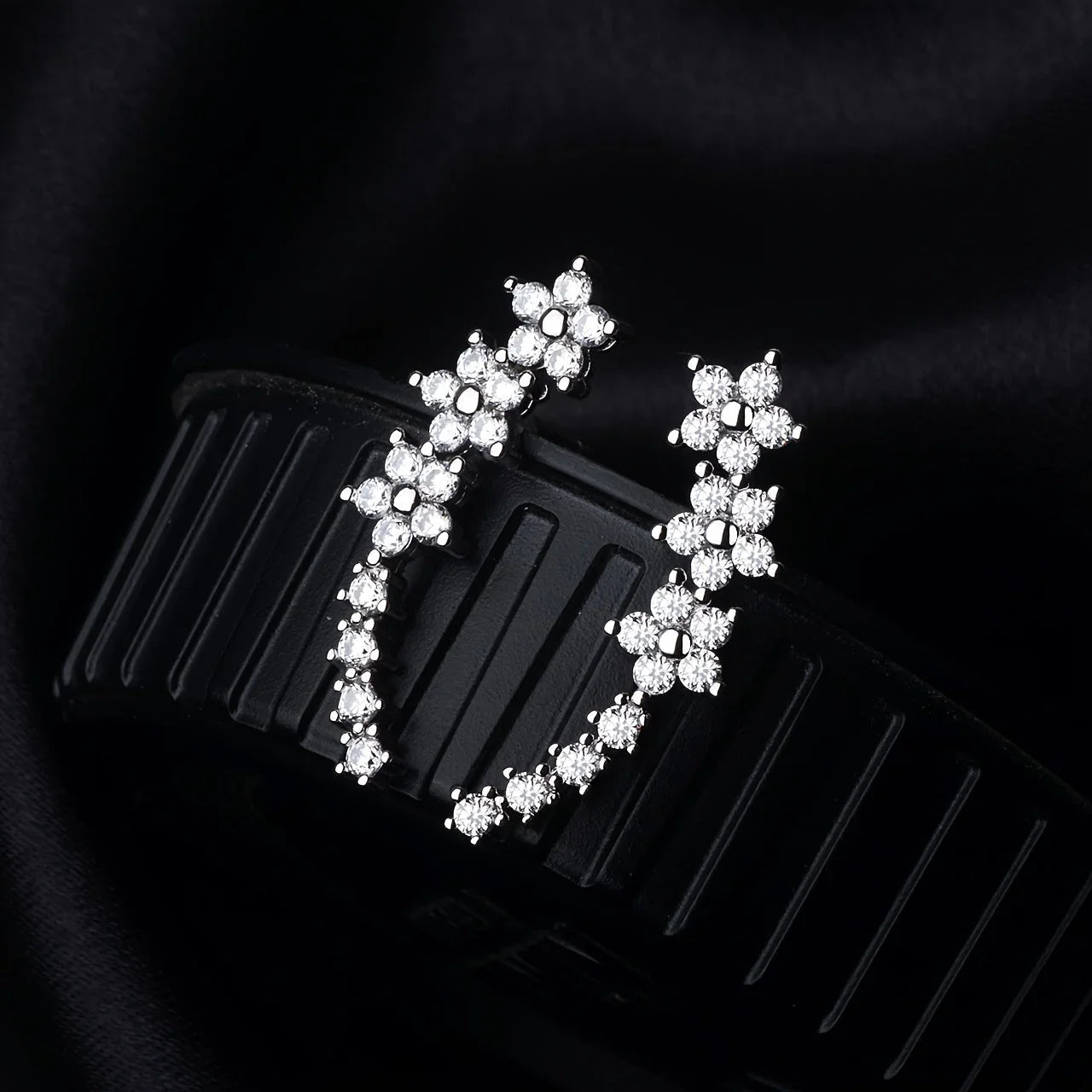 Éclore | Boucles d’oreilles classiques fleuri