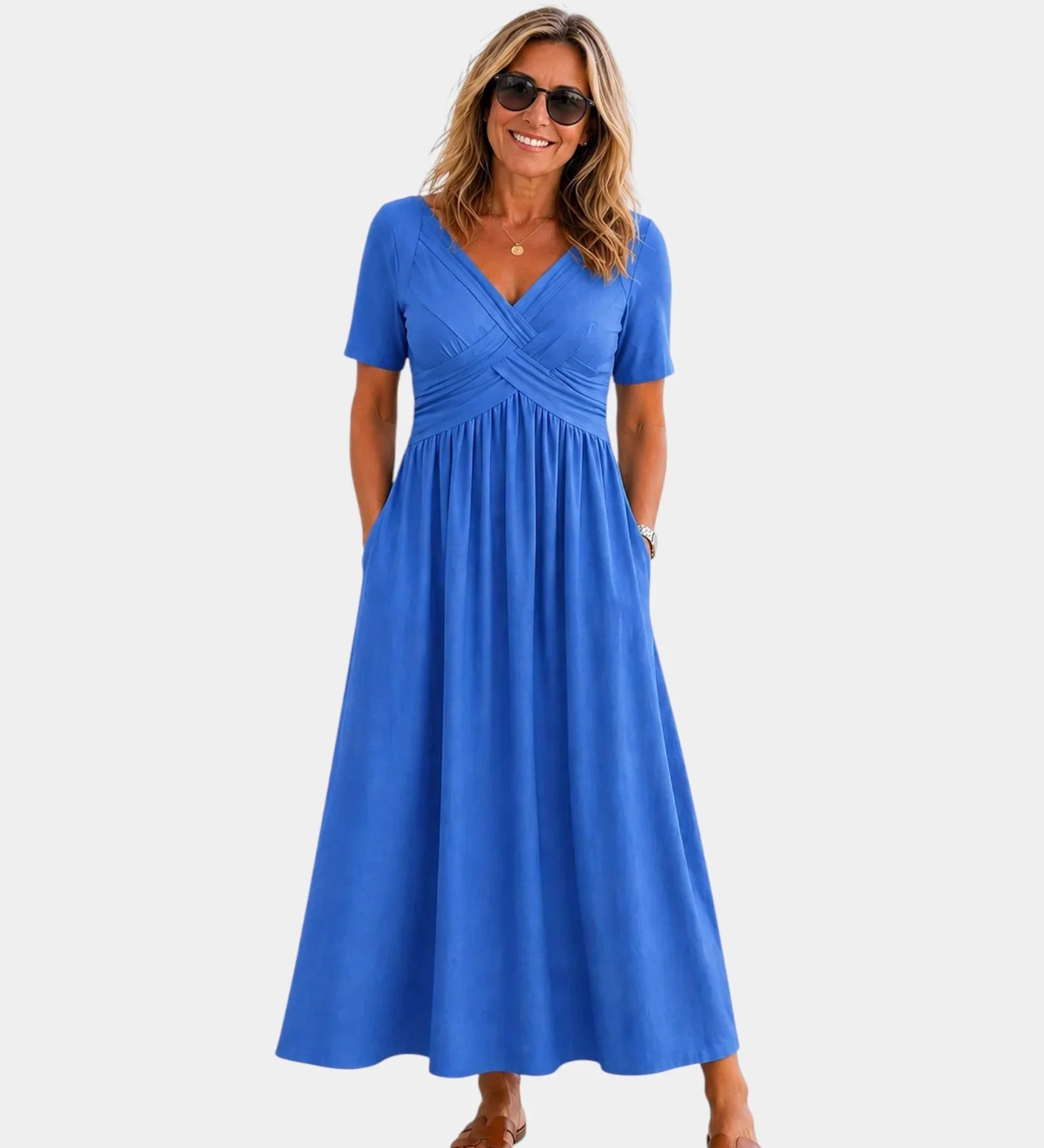 Adriennette | Robe à col en V avec détail croisé et poches