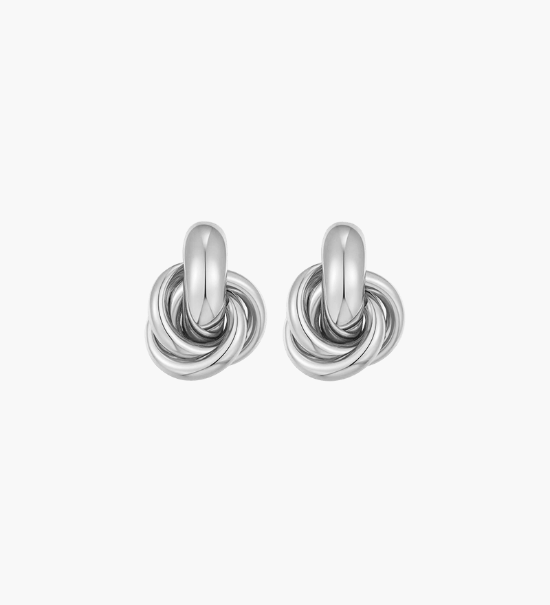 Boucles d’oreilles ornées d’un nœud
