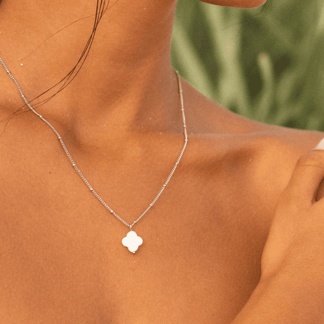 Isaline | Collier pendentif au motif estival