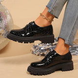 Velona | Chaussures Derby modernes en cuir verni