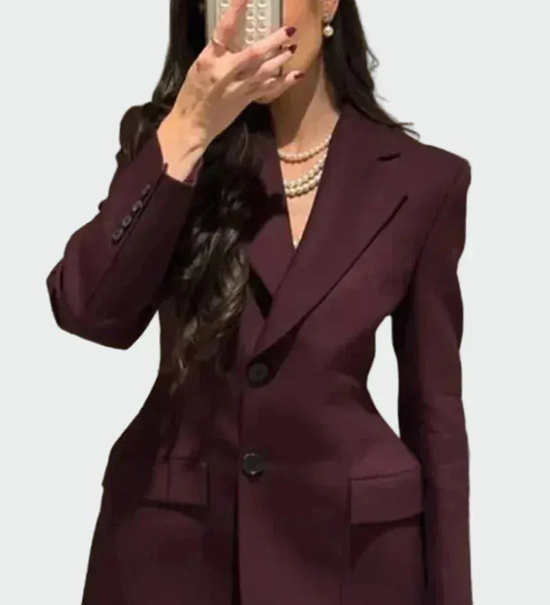 Mari | Blazer chic avec bouton détails et à motif à rayures